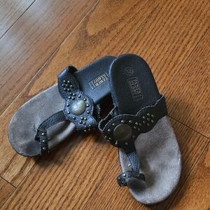 Faded Glory Black and Tan Sandals with Decorative Cutouts